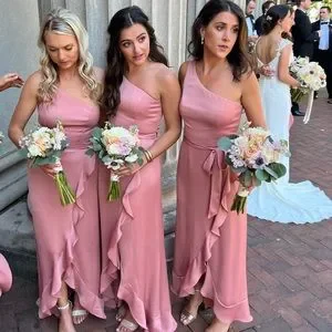 Robe David's Bridal Taille 10 - Rose Saumon, Longue, Une épaule - Occasion Très Bon état